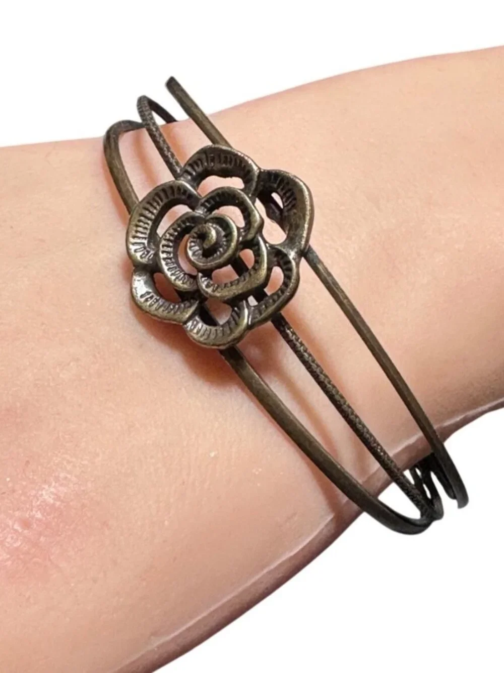 Cuff Bracelet Rose Flower Center Brass Tone Lightweight Womens Jewelry NWOT